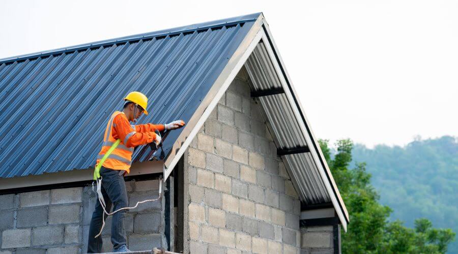 Professional gutter cleaning in Bradley, OK